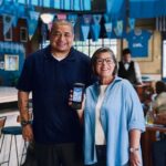 Vampeta vira dono de bar em nova campanha da Cielo com cliente real da marca