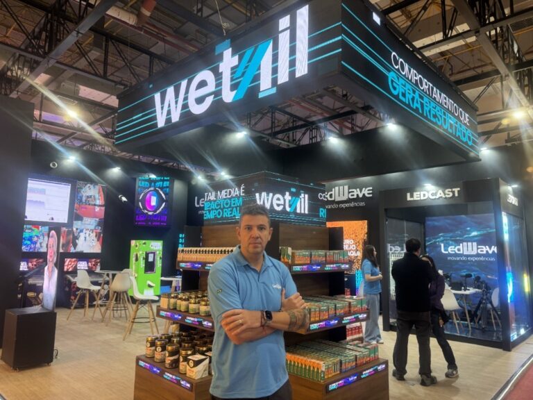 Wetail integra DOOH, IA e dados em nova frente da LedWave