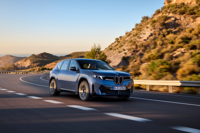 BMW iX3 estreia no Brasil e dá o primeiro passo da Neue Klasse
