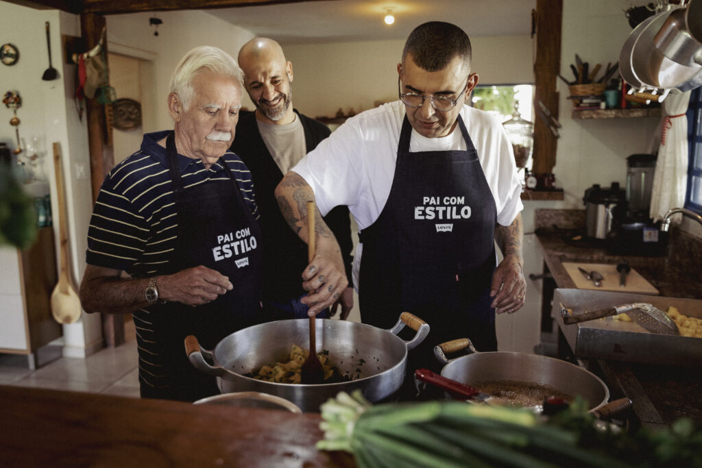Levi's celebra Dia dos Pais com campanha estrelada por Jefferson Rueda, chef do restaurante A Casa do Porco