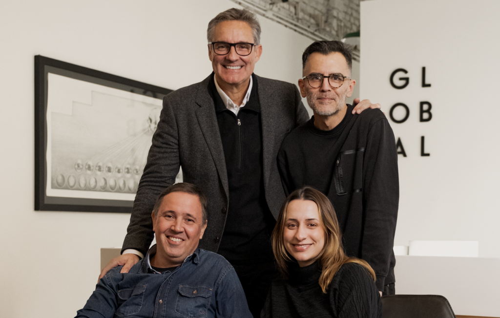 Legenda da foto: Da esquerda para a direita: Roberto Simões, Alexandre Skowronsky, Jordana Rosa e Vini Marques (crédito/ divulgação).