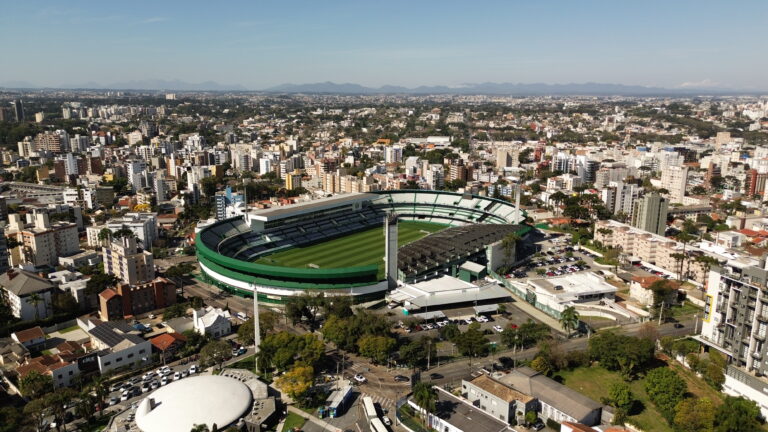 O verde do Coritiba agora pode pintar a casa dos torcedores com Tintas Coral