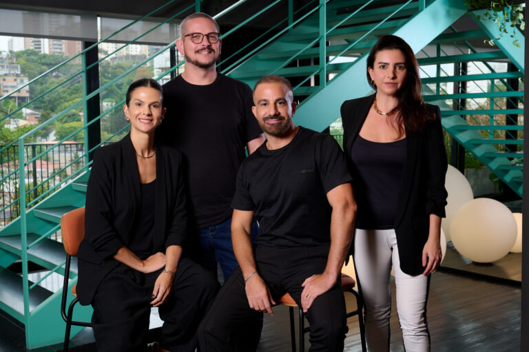 EAÍ?! celebra 10 anos e reposiciona atuação com foco em Business Experience
