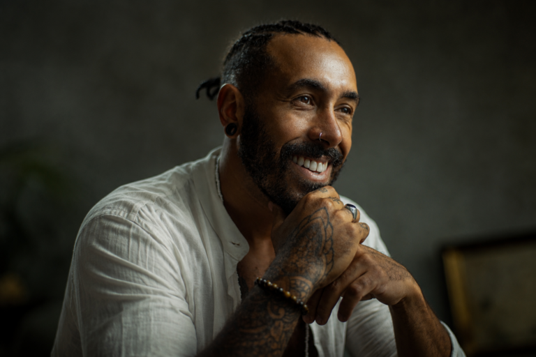 Jorge Brivilati, cineasta, fotógrafo, fundador e CEO da Bamboo Data, empresa brasileira dedicada à estruturação e ao licenciamento de datasets culturais para inteligência artificial.