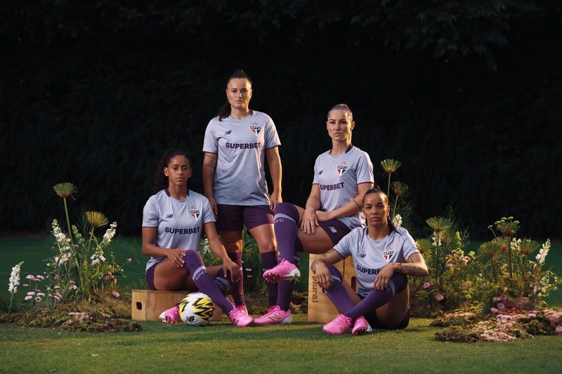 New Balance e São Paulo FC apresentam terceira camisa do time feminino, a primeira em sua história
