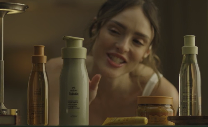 Natura recria “Doce Mel” com Isabelle Drummond em campanha de Tododia