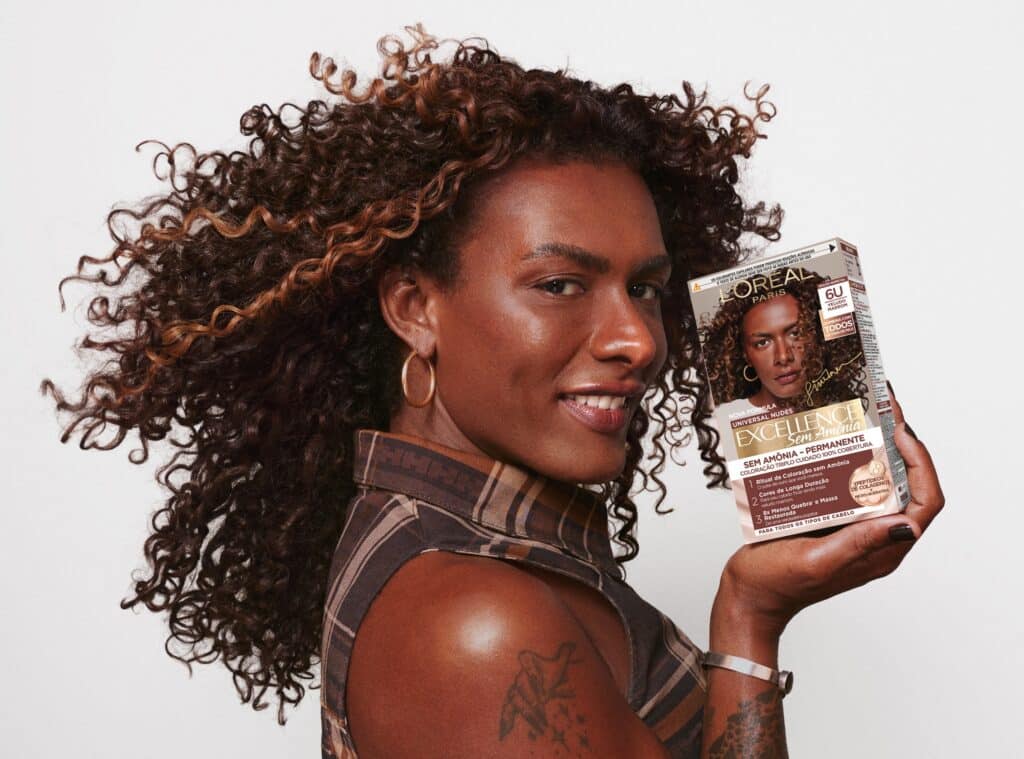 L’Oréal Paris coloca Liniker na embalagem de Excellence Nudes
