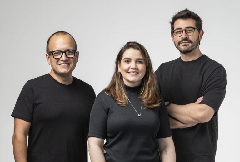 Agência SALA abre operação em Chicago, expande atuação para os Estados Unidos e contrata Carol Delalibera para liderar Atendimento e Negócios.
