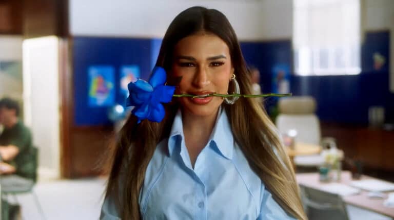 Simone Mendes vira cupido do Agibank em nova campanha