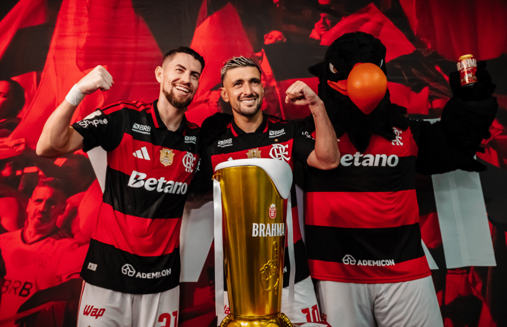 Flamengo vence cinco seguidas e Brahma vai distribuir cerveja grátis à torcida