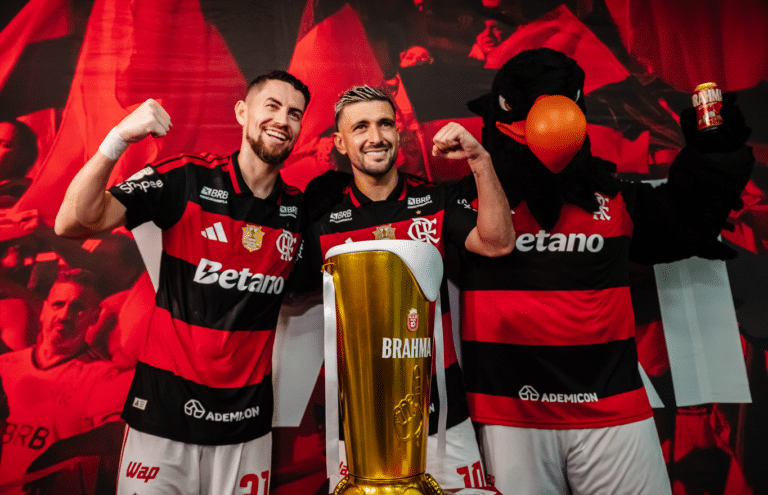 Flamengo vence cinco seguidas e Brahma vai distribuir cerveja grátis à torcida
