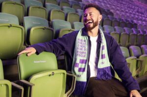 Fred Bruno vira “Fiscal de Naming Rights” em campanha do Nubank