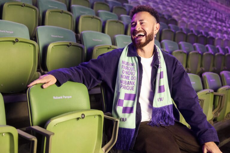 Fred Bruno vira “Fiscal de Naming Rights” em campanha do Nubank
