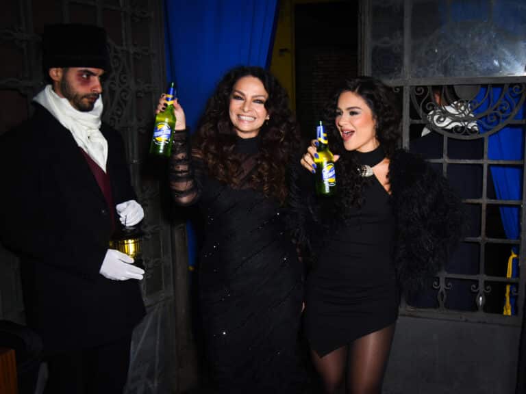 Flying Fish leva universo de Drácula ao centro de São Paulo com festa temática. Giullia Buscacio e Cláudia Ohana