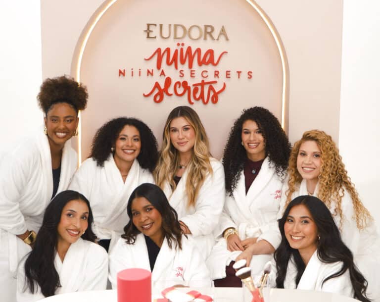 Eudora Niina Secrets coloca fãs no set ao lado de Niina Secrets