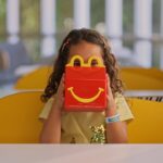 McDonald’s transforma caixa do McLanche Feliz em ferramenta de triagem da visão infantil