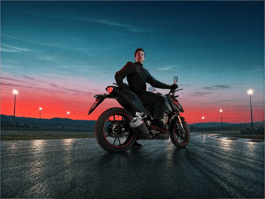 Honda transforma pilotagem de Diogo Moreira em música para campanha da Twister 2027