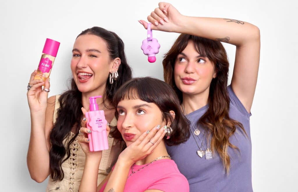 Ricca entra em cuidados corporais com a linha Ricca Flor e reúne Rani Deusdara, Natalia Cangueiro e Ana C. Shumiski em campanha.